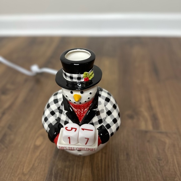 Kickoff to Christmas Scentsy Warmer - Picture 4 of 7